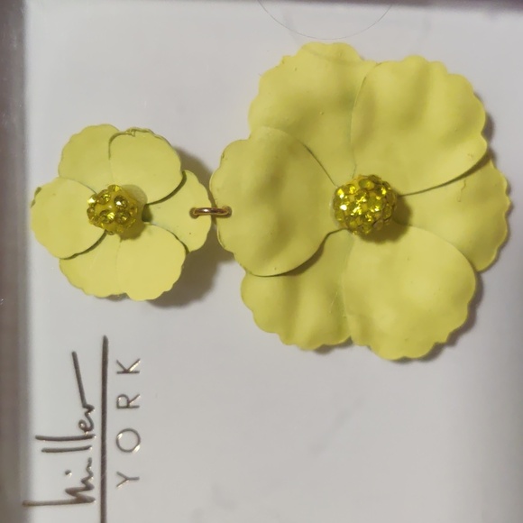 Nicole Miller New York yellow 3D dangling earrings - Picture 3 of 4